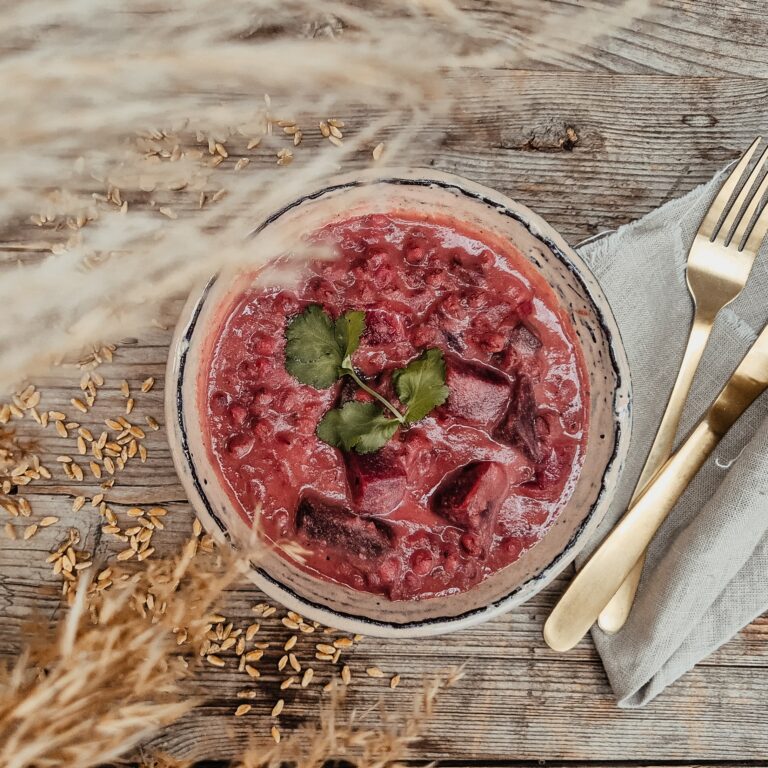 Rote Rüben-Kokos-Curry mit Emmer